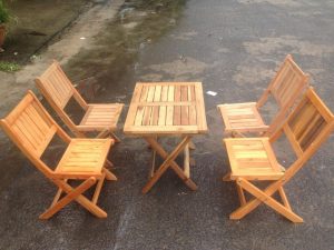Bàn ghế gỗ quán nước
