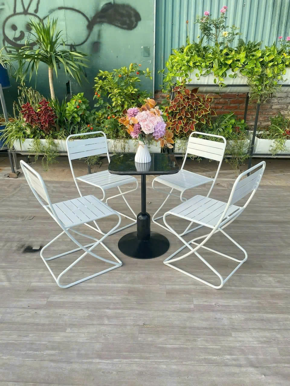 Bàn ghế cà phê ngoài trời màu trắng tinh khiết Bàn ghế cà phê ngoài trời màu trắng tinh khiết