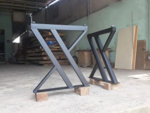Chân Bàn Sắt Hộp Đẹp Kiểu Đồng Hồ Cát Chéo
