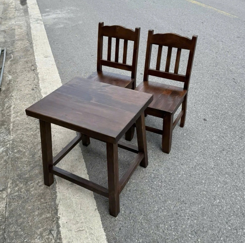 Bàn ghế cafe nhỏ gọn