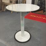 Bàn tròn chân sắt mặt đá