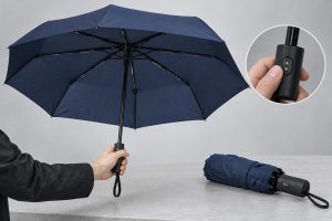 Minh họa ô gấp tự động màu xanh đậm, tay cầm có nút bấm và ô đã thu